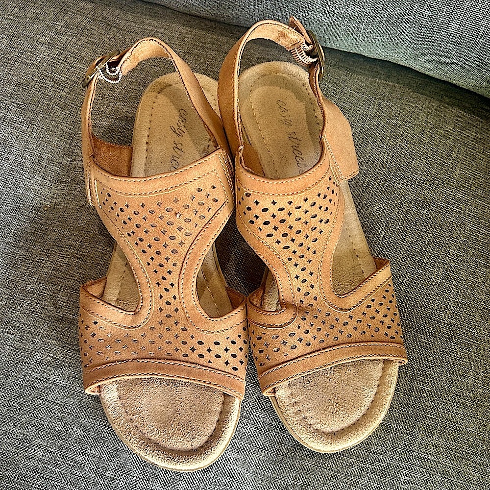 Easy Street Tan Neutal Suede Comfort Summer Travel Vacation Office Sandal Size 9